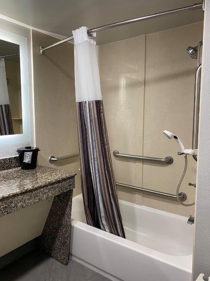 Queen Room Two Queen Beds Mobility Access