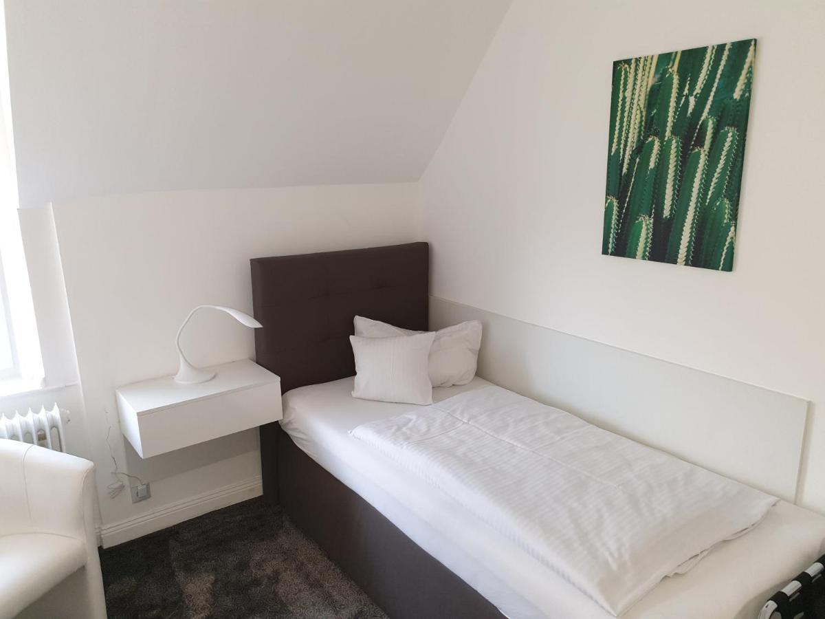 Small Single Room,1002558615:JPEG