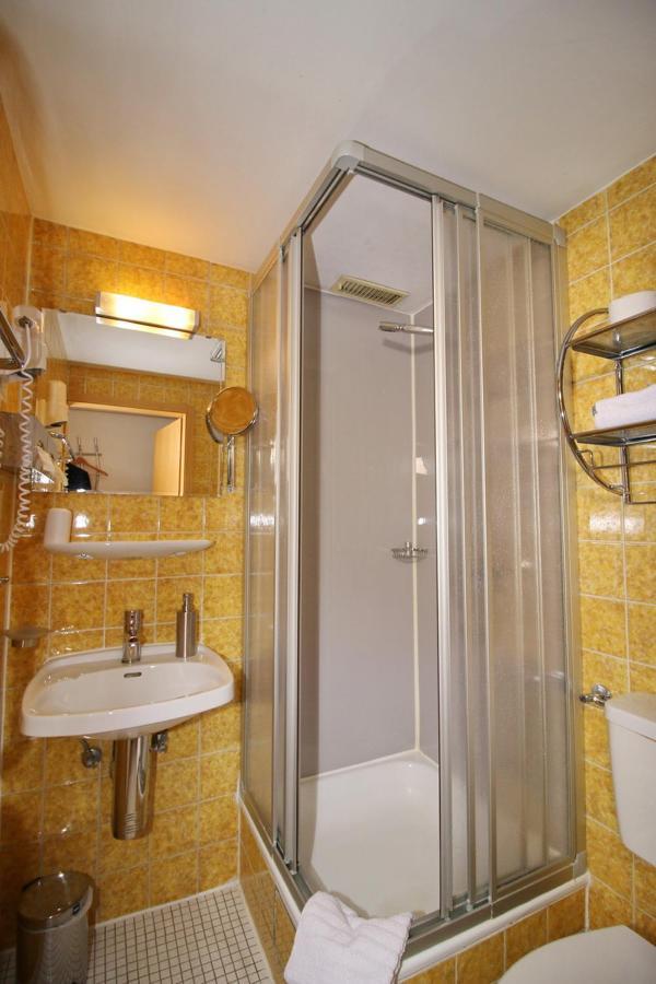 Single Room Shower,1000463880:JPEG