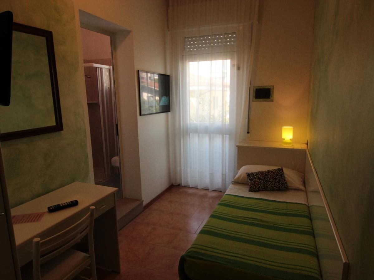 Standard Single Room,403592691:JPEG