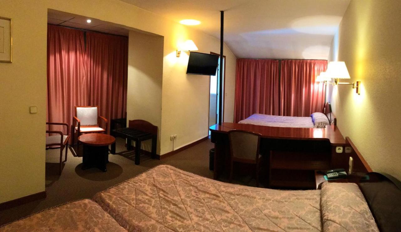 Quadruple Room Bath,744389995:JPEG