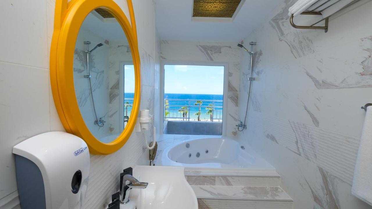 Suite Spa Bath,1292569483:JPEG