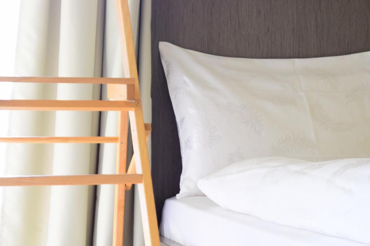 Luxury Two-Bedroom Apartment,1003063353:JPEG