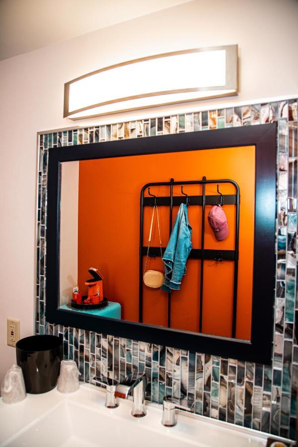 Deluxe Queen Suite