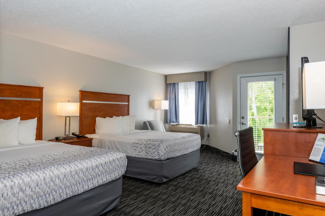 Queen Room Two Queen Beds w or fire place & private balcony,1002819351:JPEG