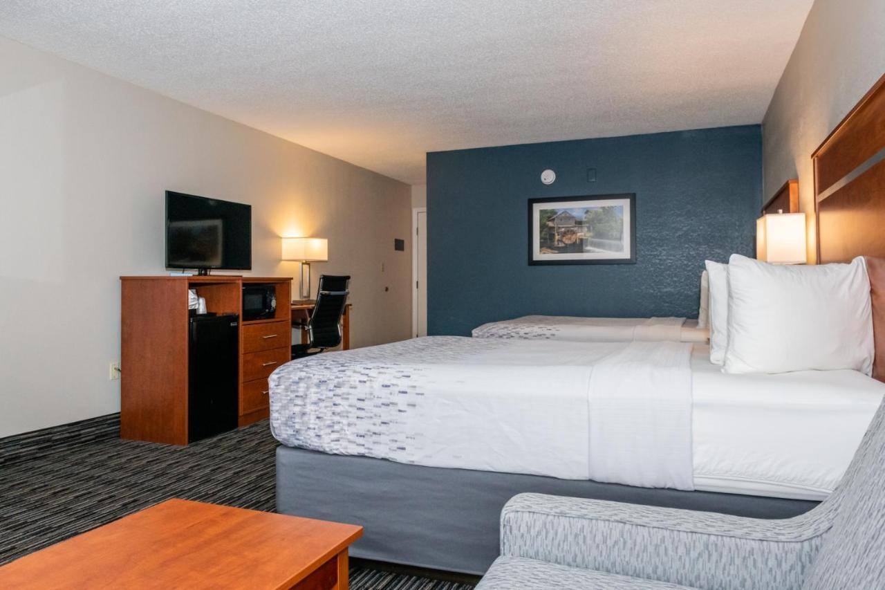 Queen Room Two Queen Beds w or fire place & private balcony