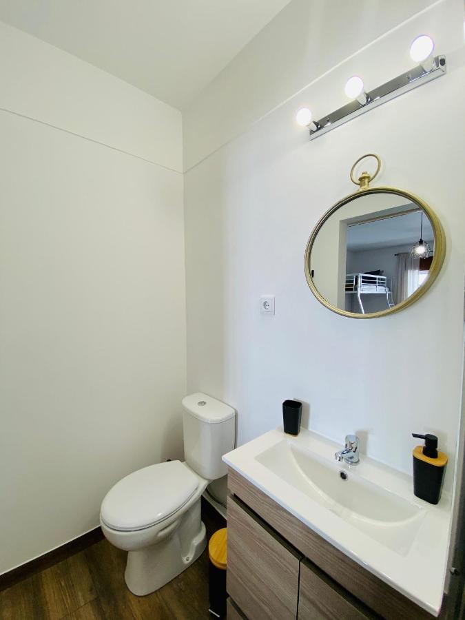Family Room Private Bathroom,1003142100:JPEG