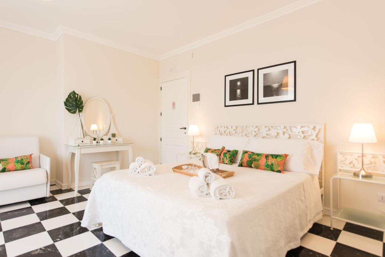 Deluxe Double Room Pool View