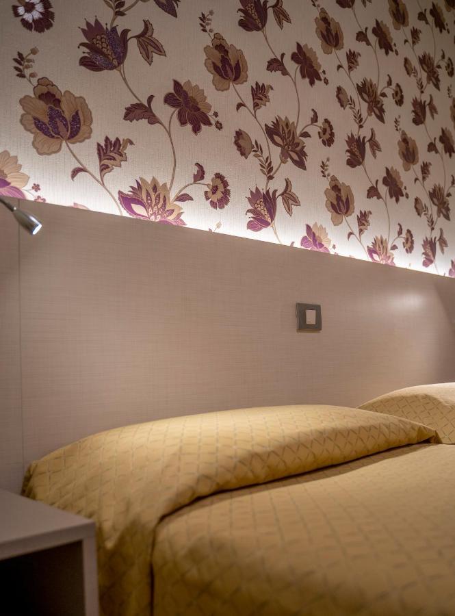 Triple Room Shower