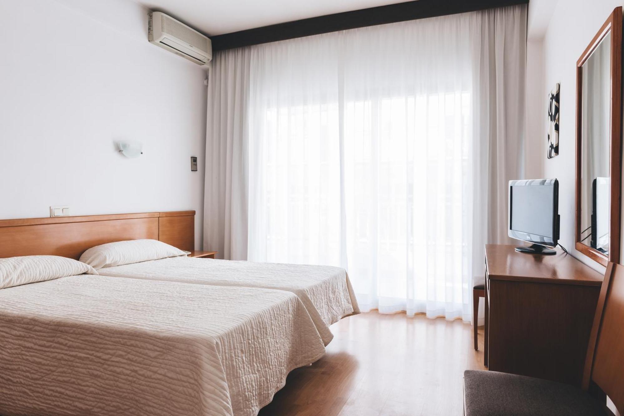 Twin Room with Balcony,379230586:JPEG