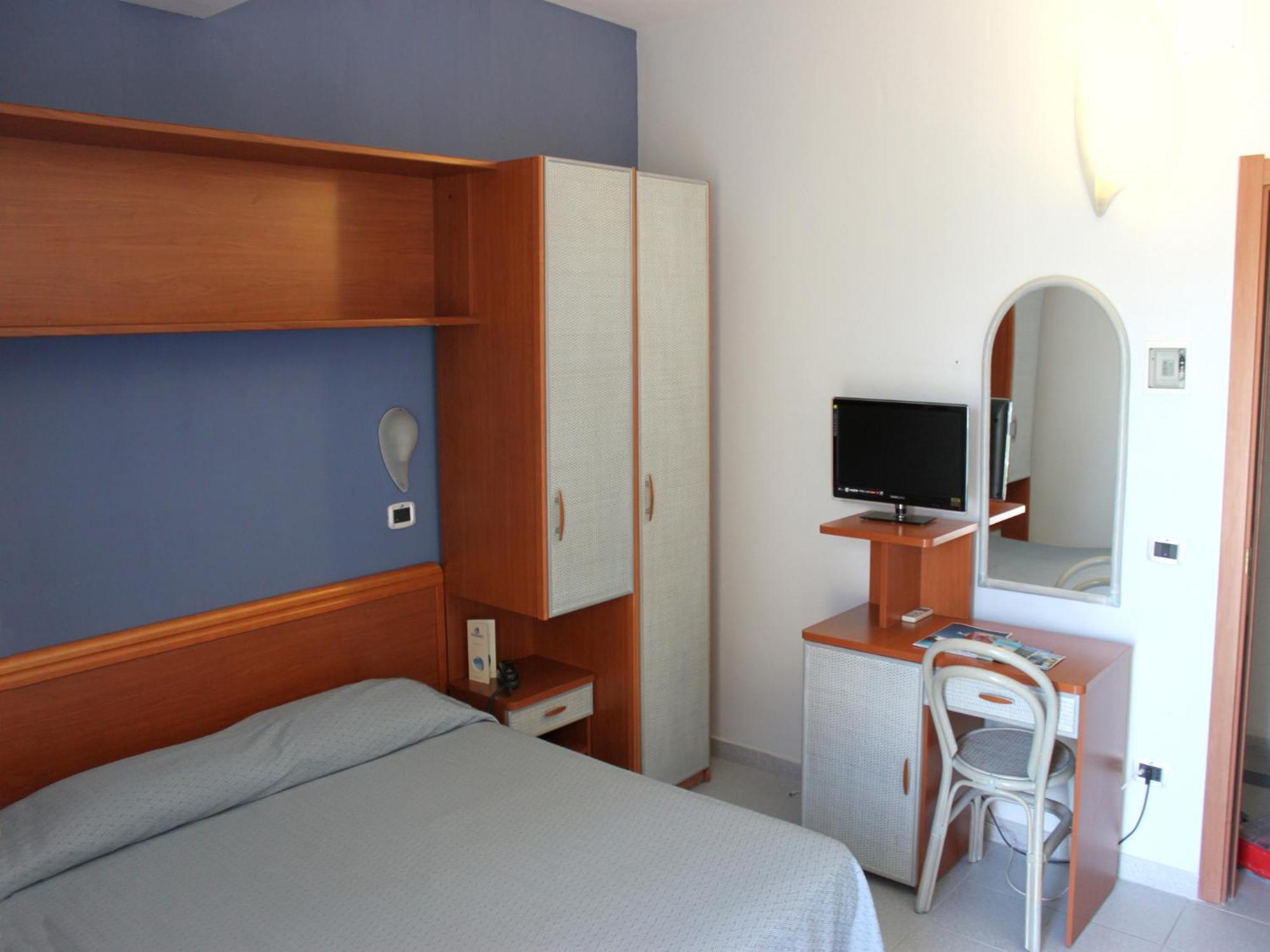 Double or Twin Room,705381388:JPEG