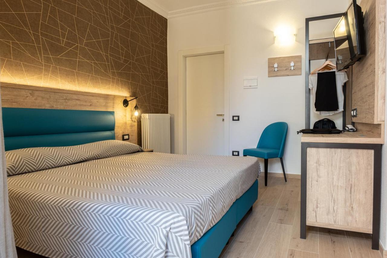 Standard Double or Twin Room,1004975584:JPEG