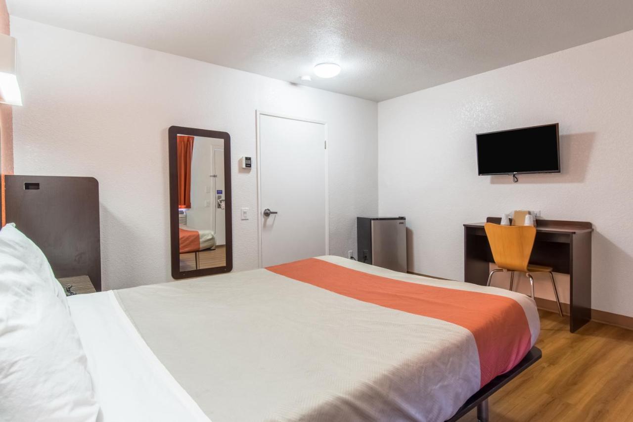 1 Queen Bed | Non-Smoking Mini Fridge