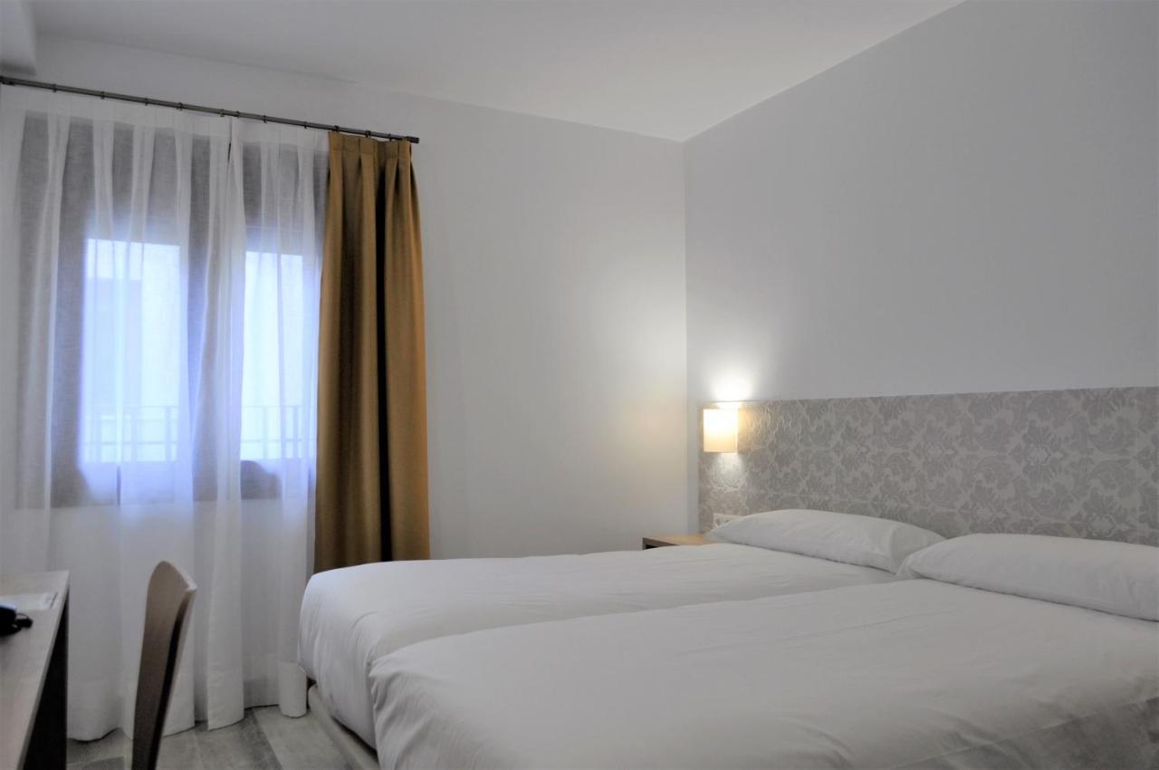Interior Double or Twin Room,1005156640:JPEG