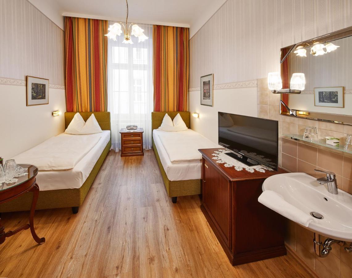 Economy Twin Room with Private External Bathroom,1183304347:JPEG