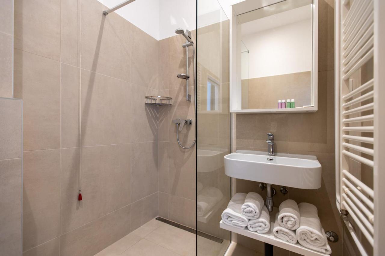 Single Room,1010897413:JPEG