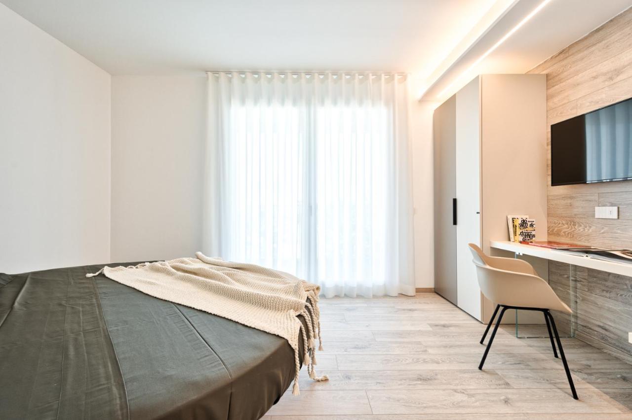 One-Bedroom Apartment,1006521196:JPEG