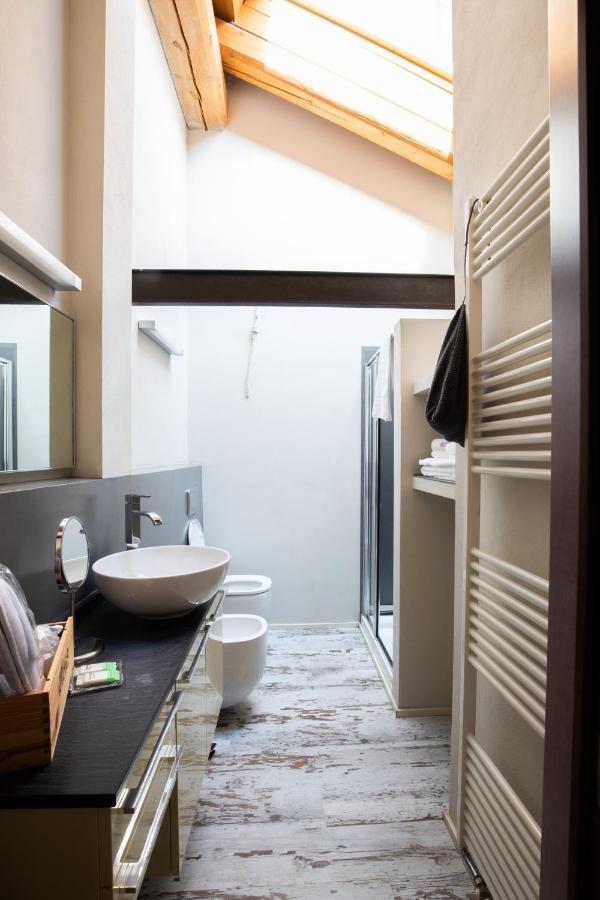 One-Bedroom Apartment Attic,1006551730:JPEG