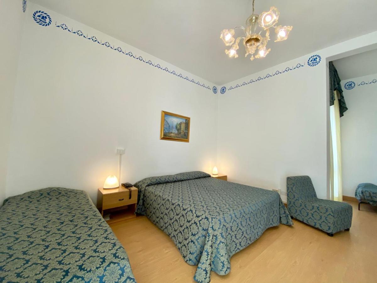 Vierbettzimmer mit seitlichem Meerblick