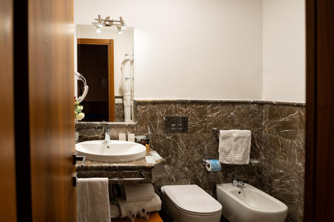 Double or Twin Room Sea View