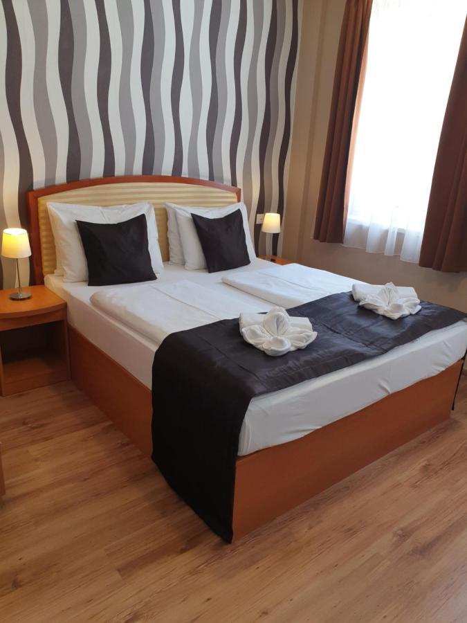 Standard Double Room,1006712605:JPEG