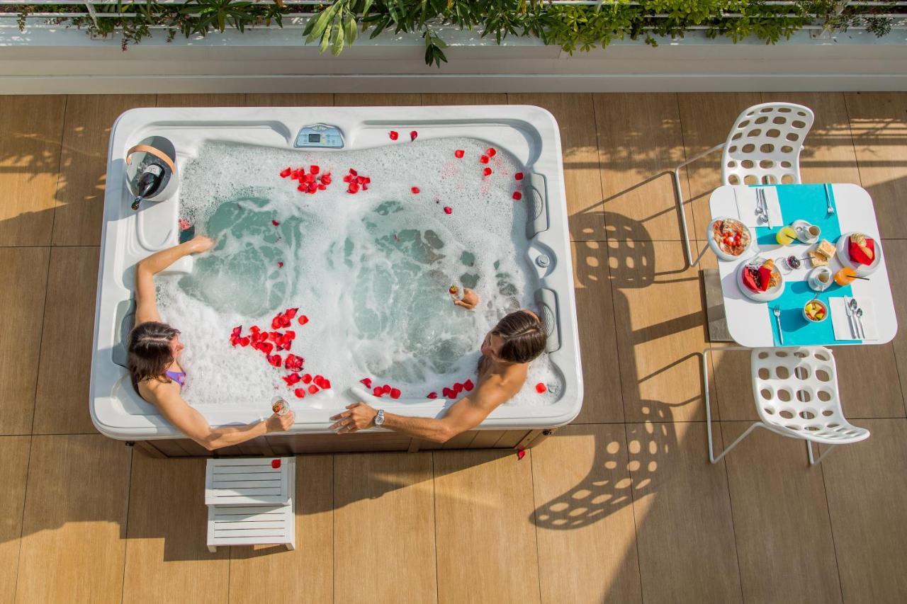 Deluxe One-Bedroom Apartment Spa Bath