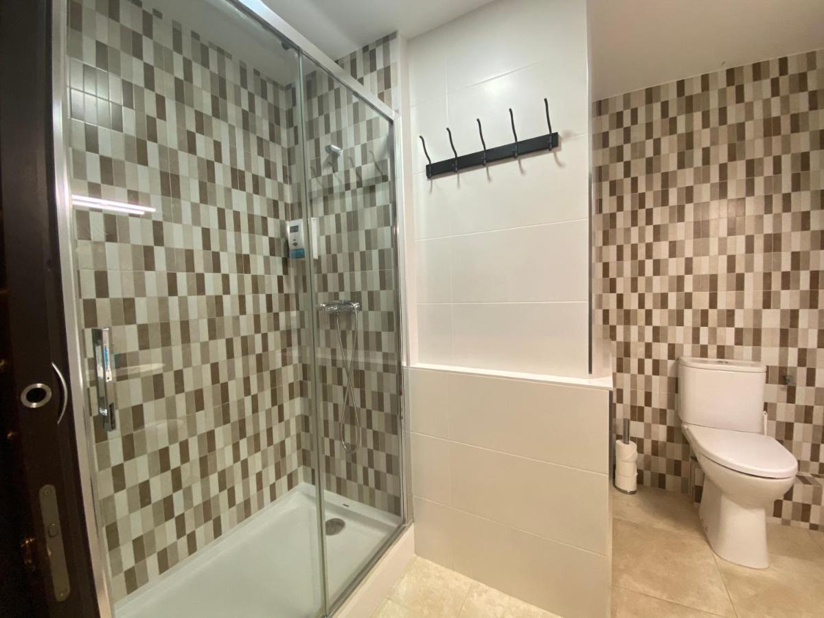 Family Room Private Bathroom
