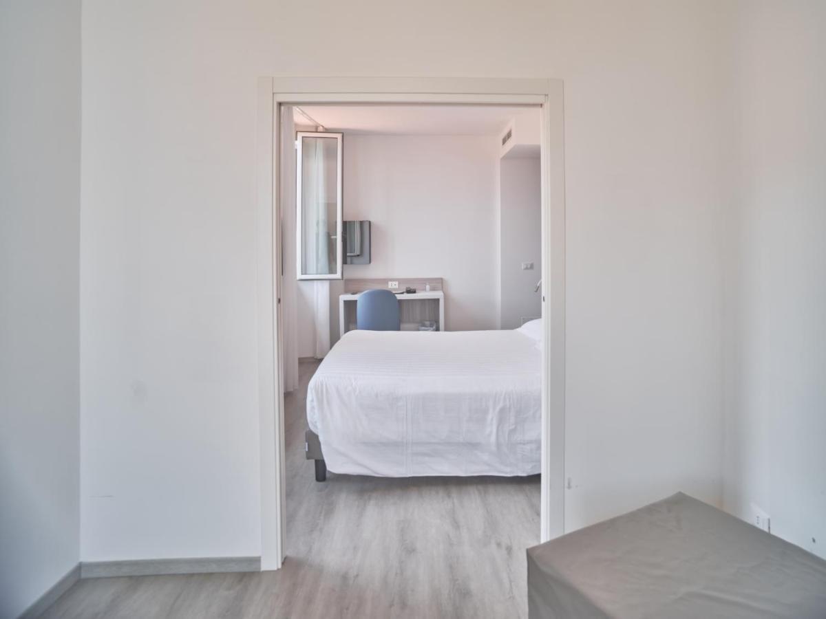 Double or Twin Room Sea View
