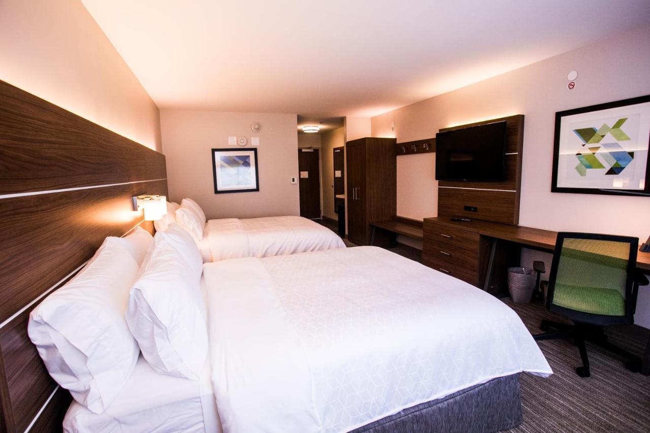Standard Queen Room with Two Queen Beds