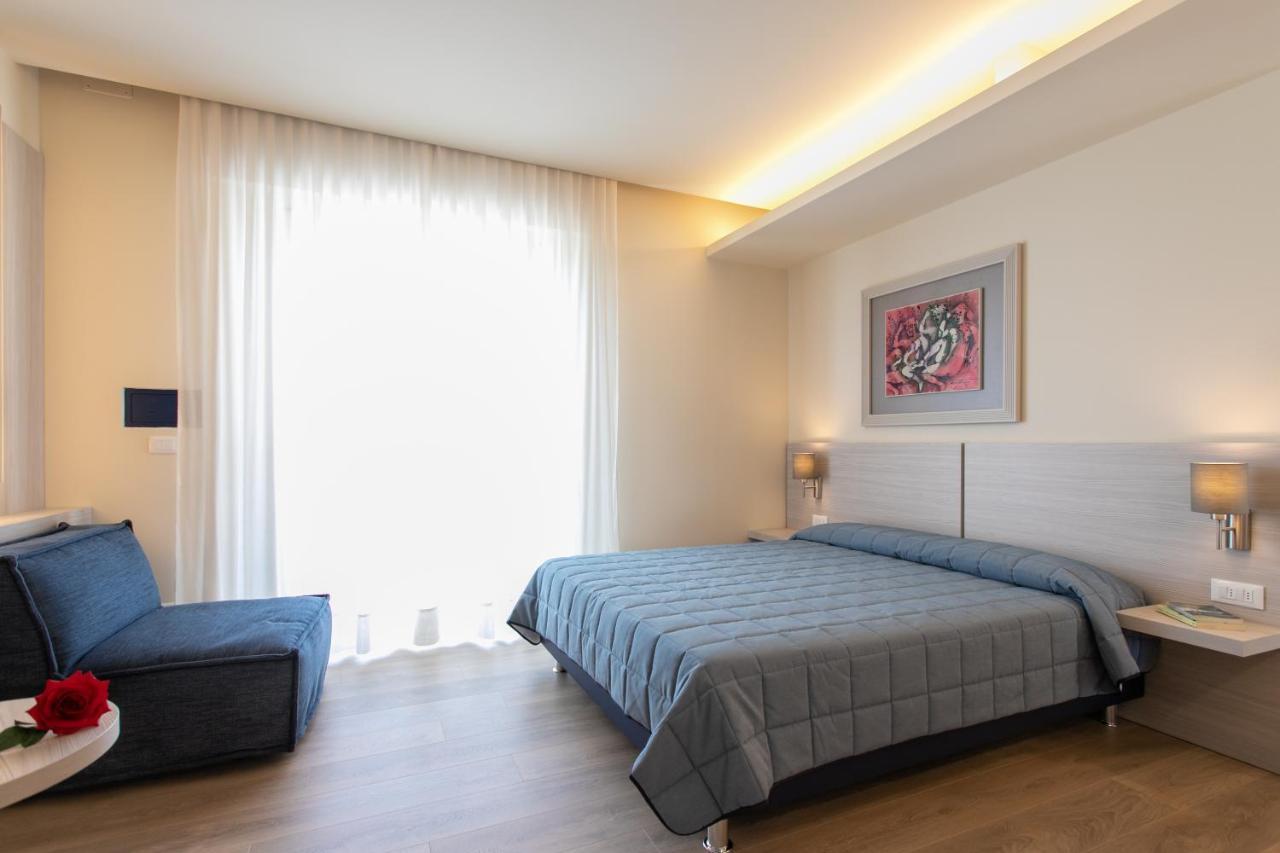 Large Double or Twin Room
