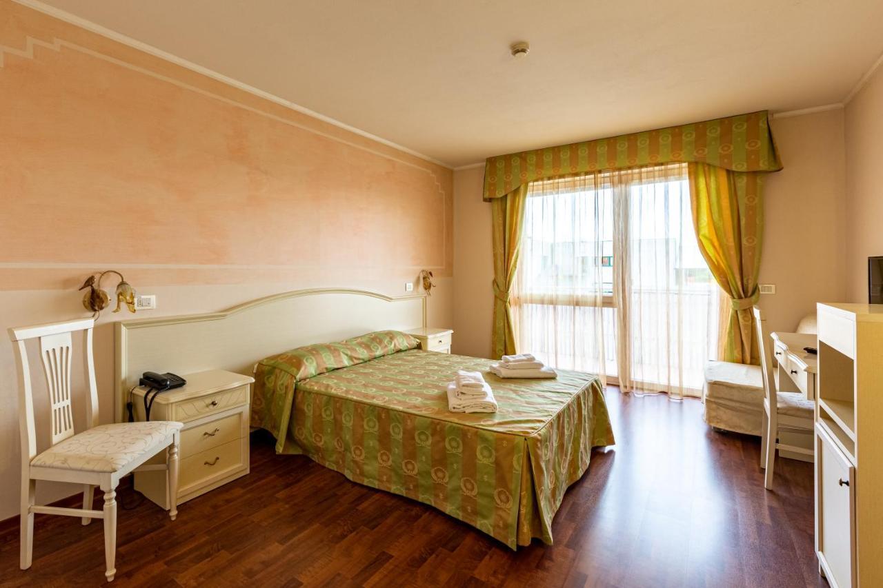 Double or Twin Room,905720704:JPEG