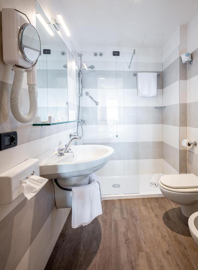 Double or Twin Room Terrace Sea View