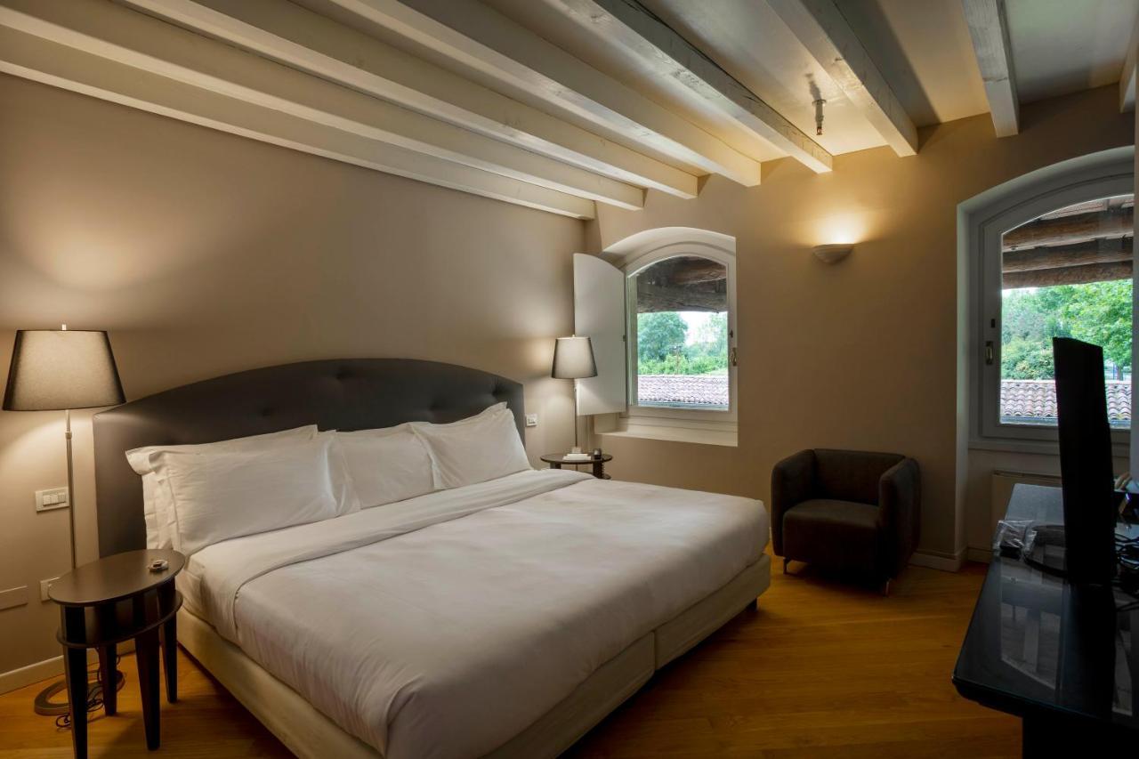 Executive Suite Split Level