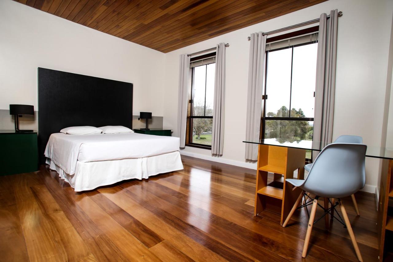 Quarto Duplo Deluxe (2 Adultos + 1 Criança)