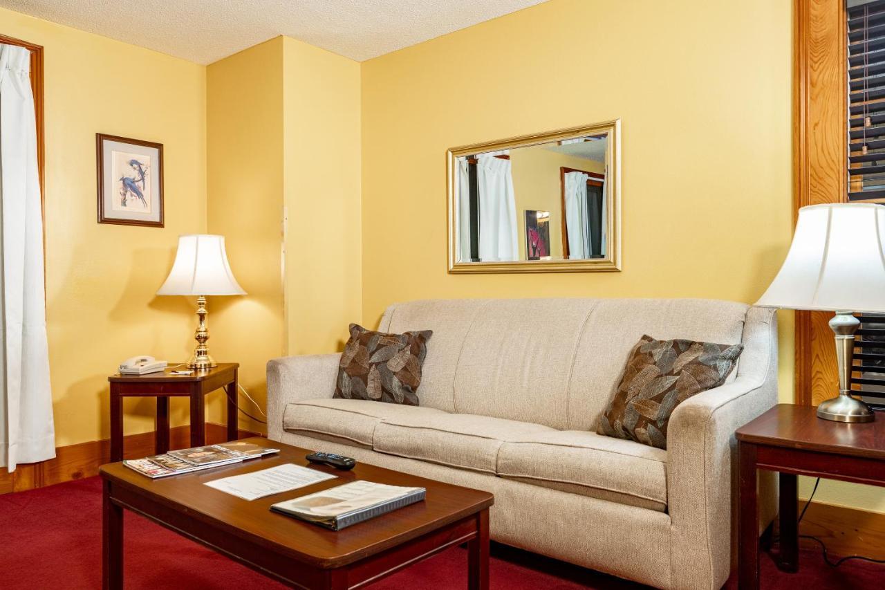 Deluxe Suite,1010827081:JPEG