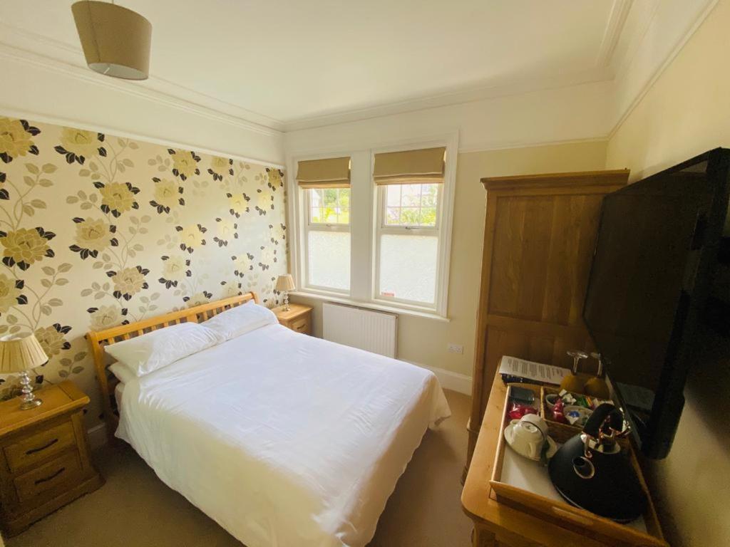 Deluxe Double Room Shower