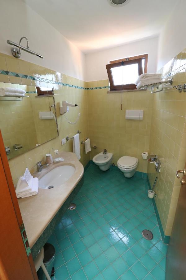 Classic Double Room Balcony,631879908:JPEG