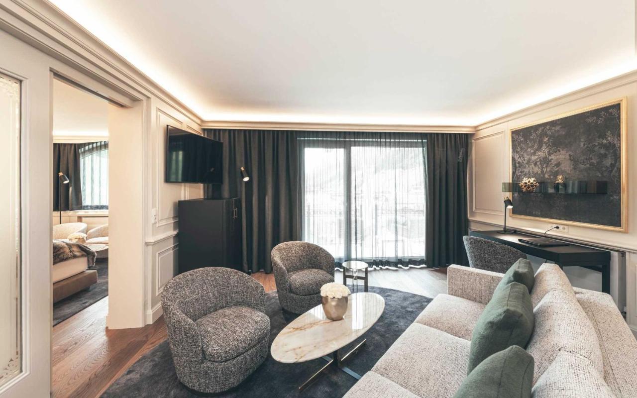 Deluxe Suite,1589393381:JPEG