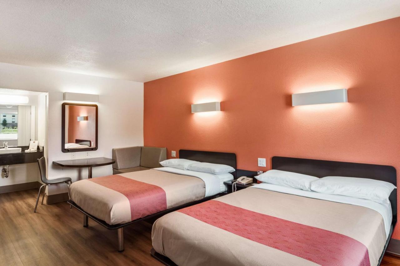 Deluxe Quadruple Room - Non-Smoking,1011138478:JPEG