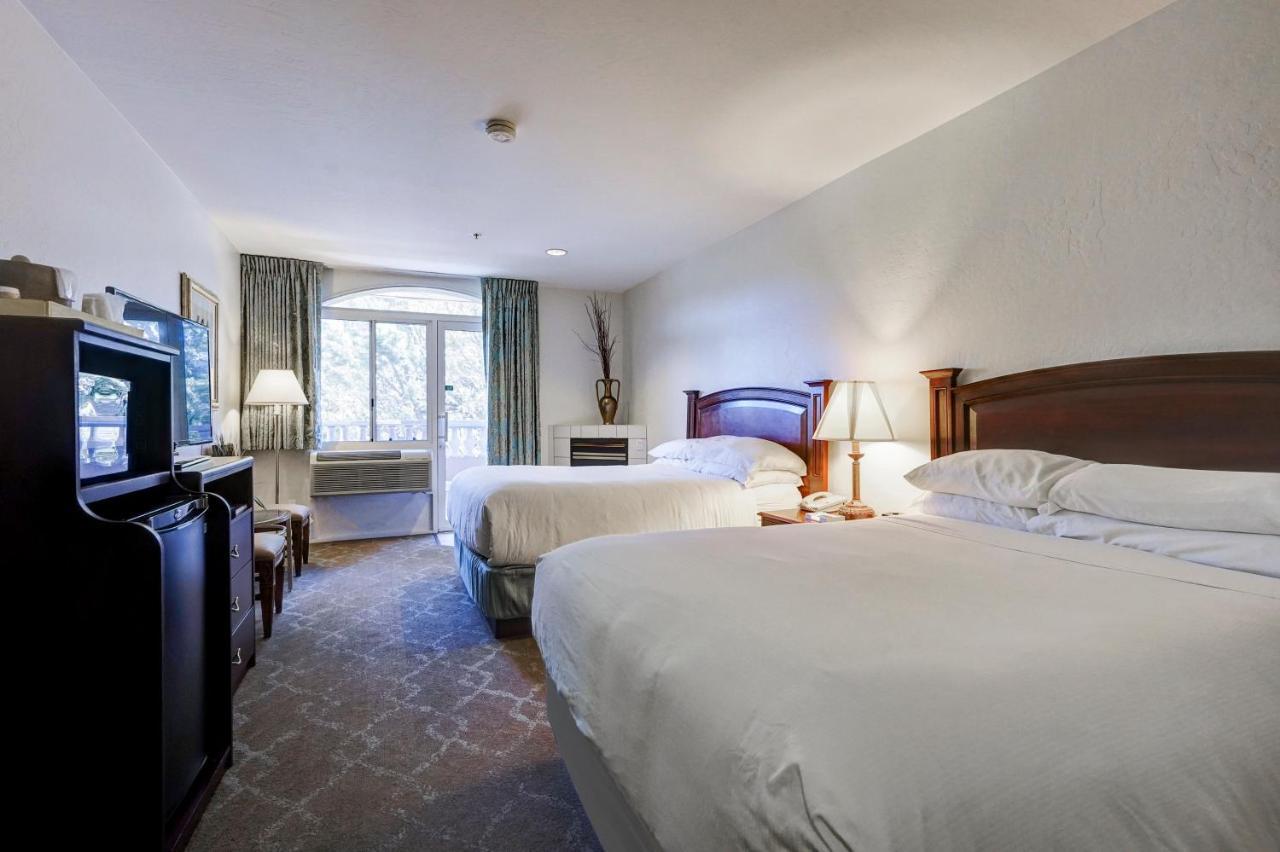 Deluxe Double Queen Accessible Room