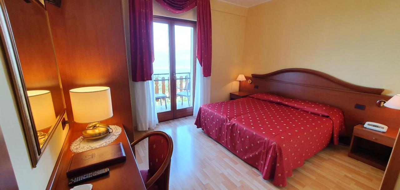 Panoramic Double or Twin Room Lake View