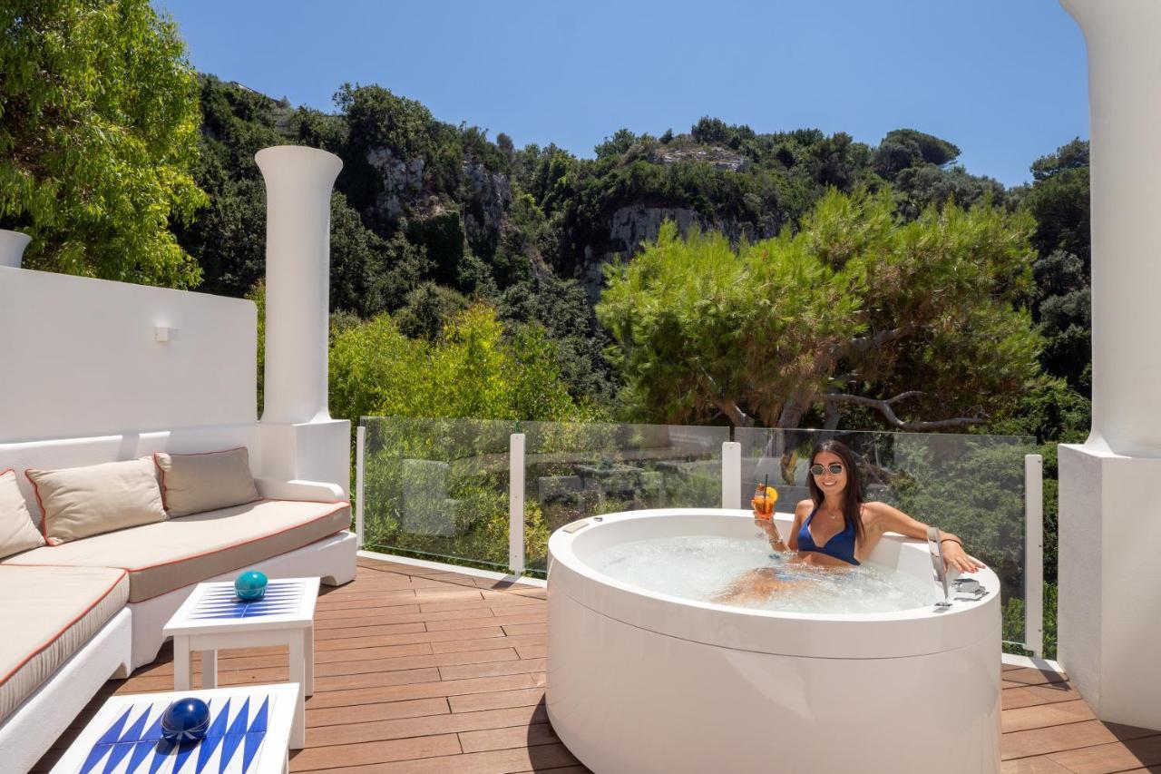 Queen Suite Spa Bath