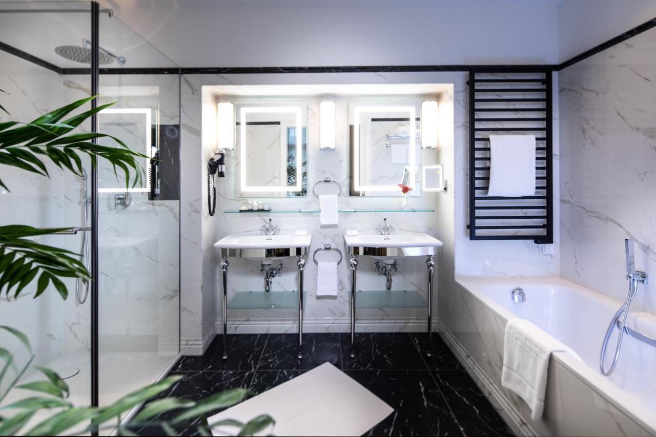 Luxury Suite