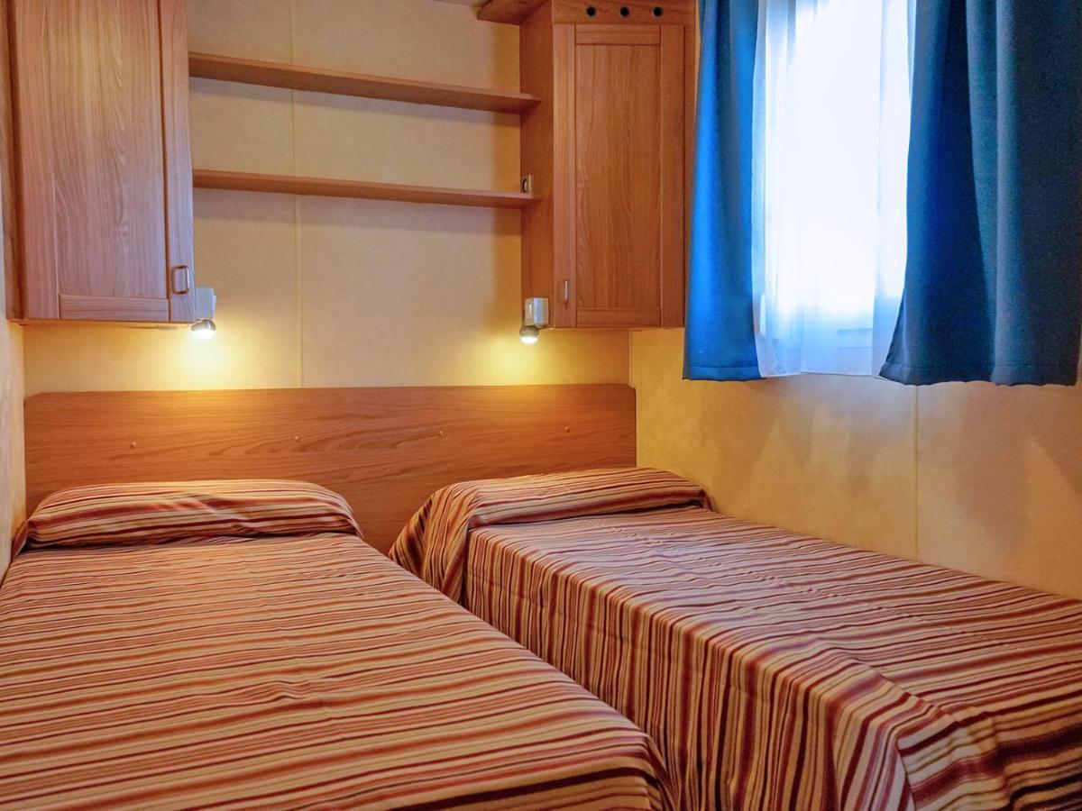 Three-Bedroom Mobile Home,1011632704:JPEG
