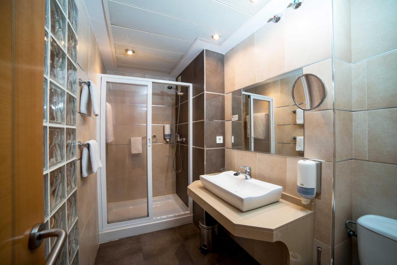 Triple Room,1652746745:JPEG