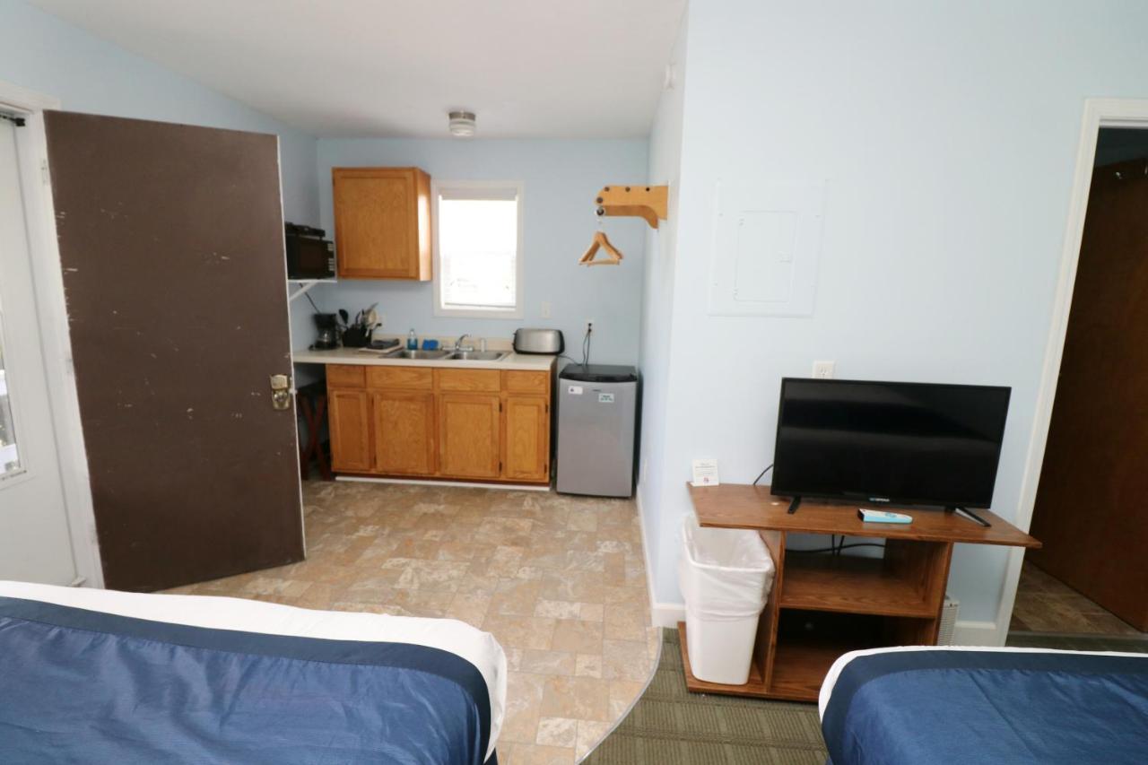 Efficiency Double Room Two Double Beds