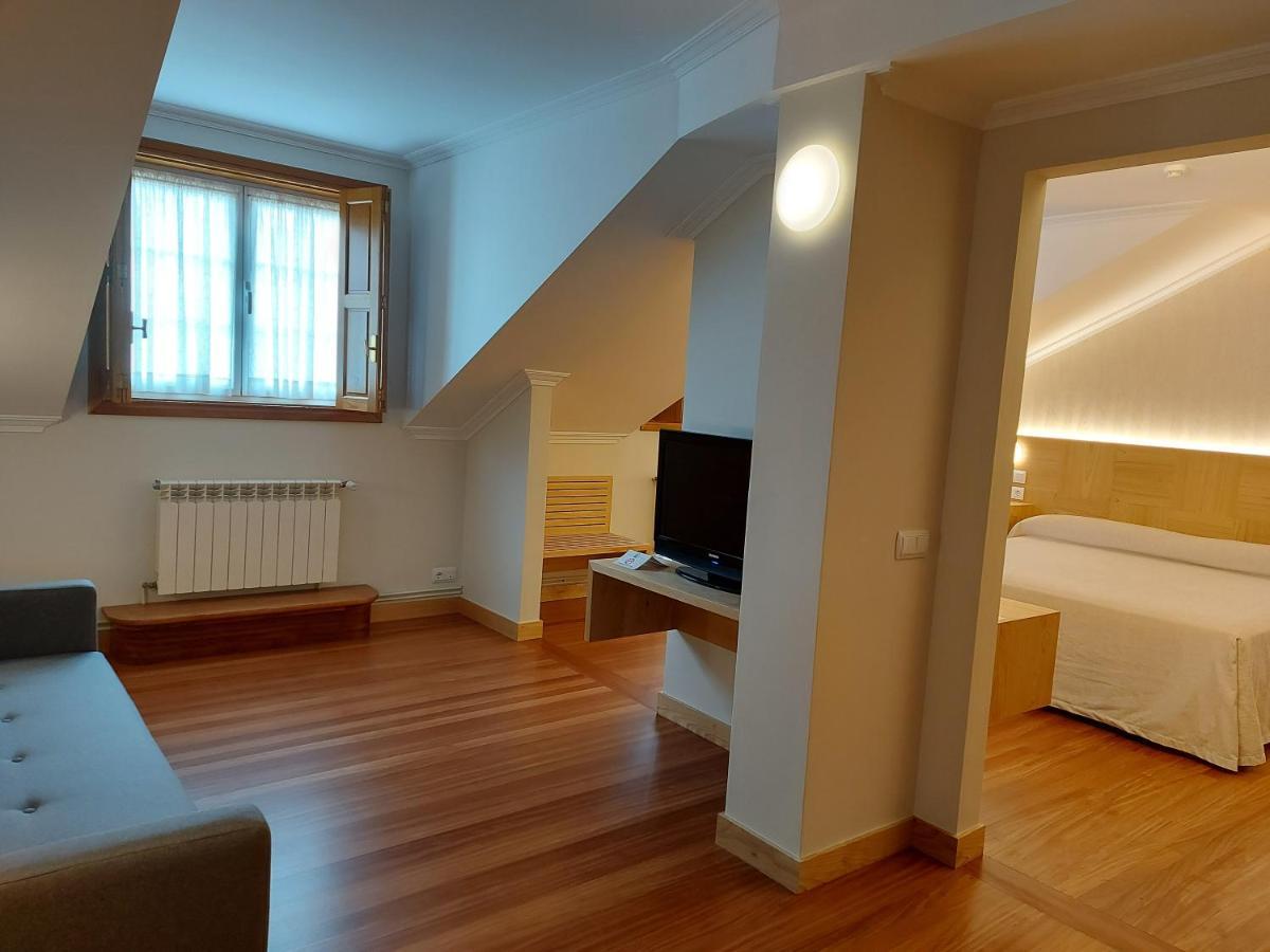 Superior Family Room,1012366360:JPEG