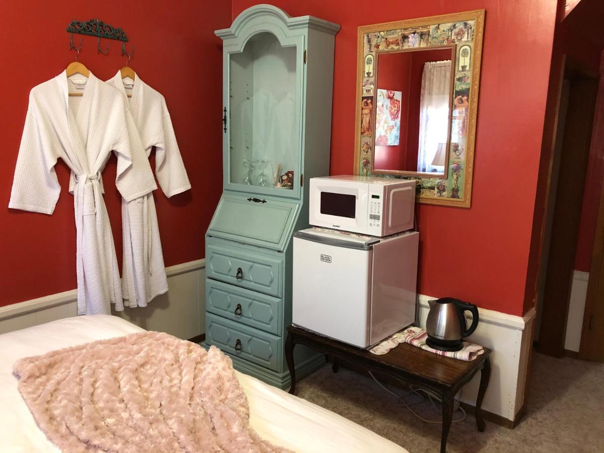 Standard Queen Room
