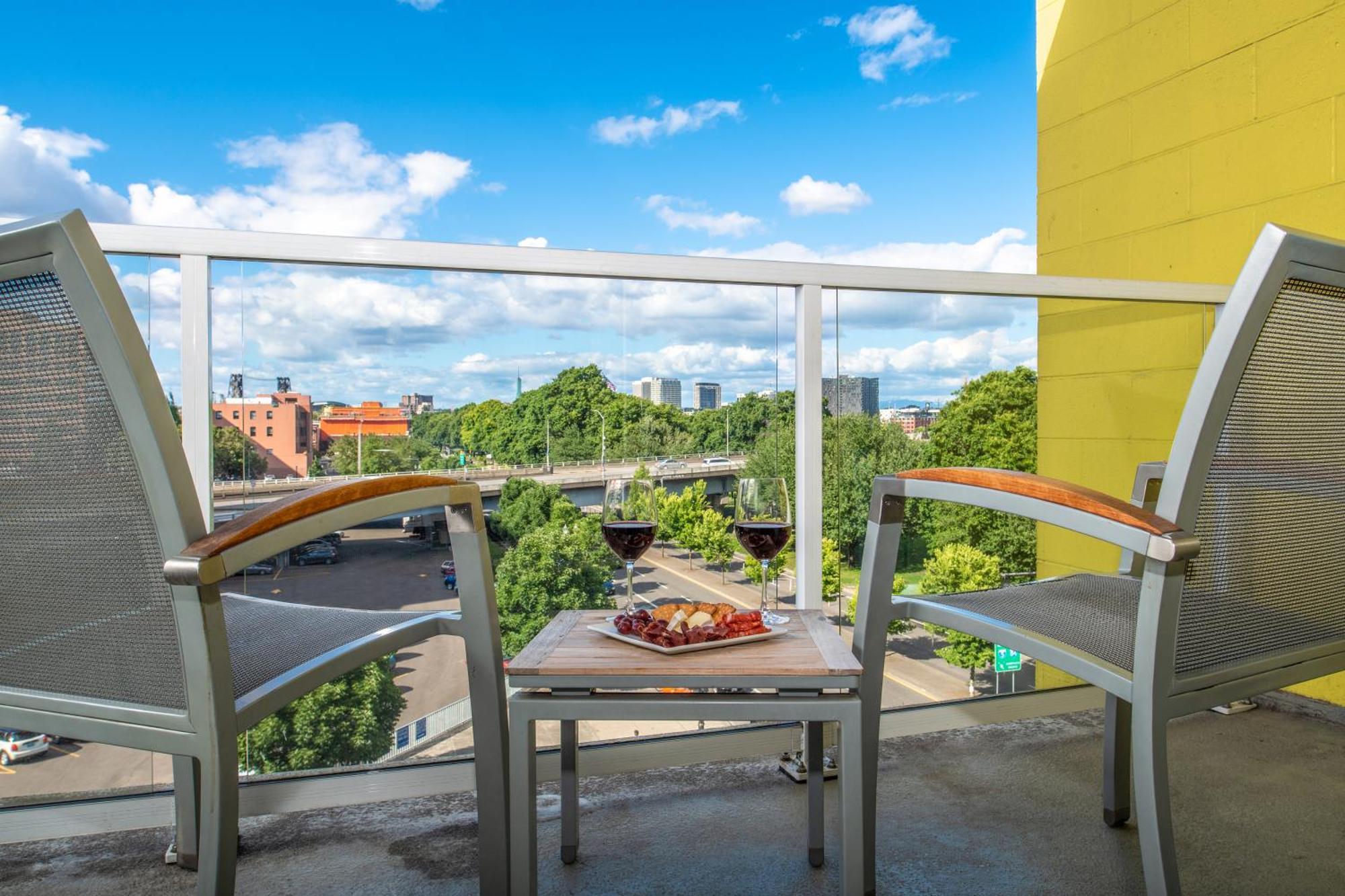 Cityscape Balcony King