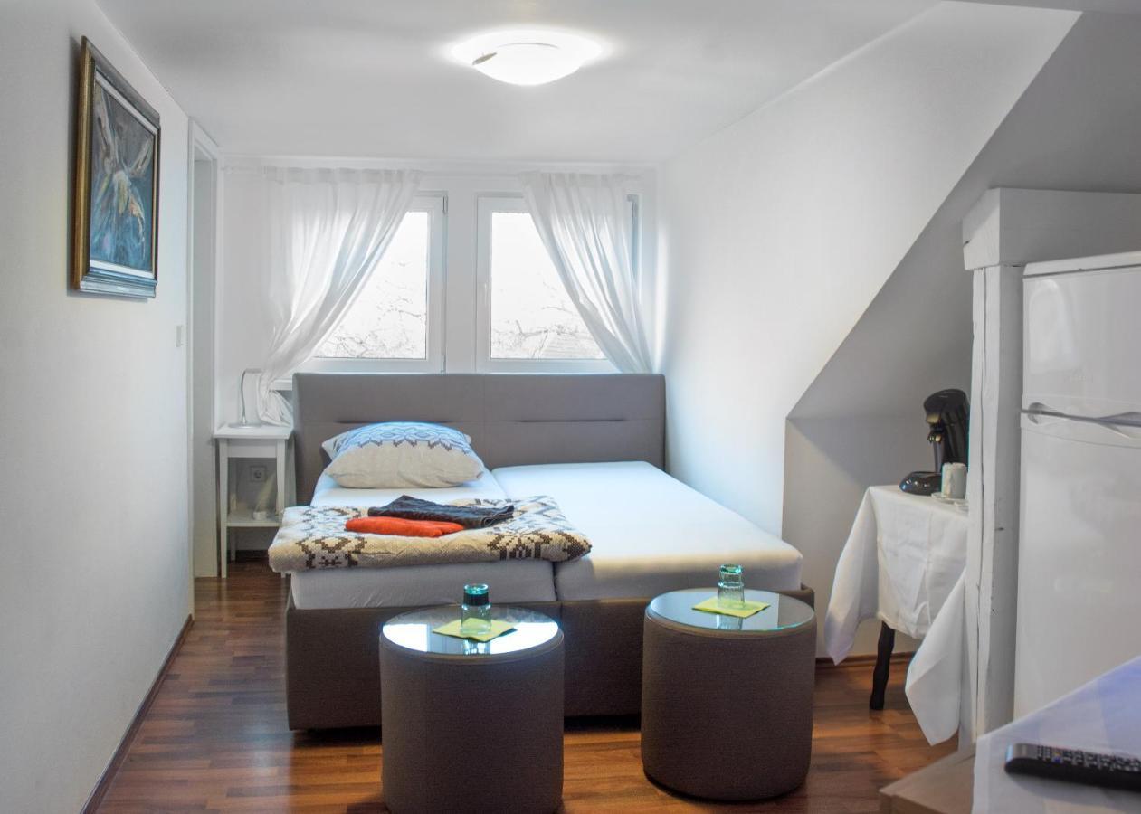 Double Room,1013903275:JPEG